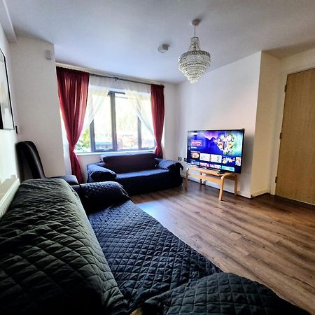 Explore London: 2 Bedroom House In Wood Green Eksteriør bilde
