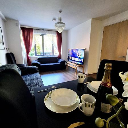 Explore London: 2 Bedroom House In Wood Green Eksteriør bilde