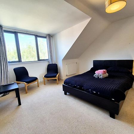 Explore London: 2 Bedroom House In Wood Green Eksteriør bilde