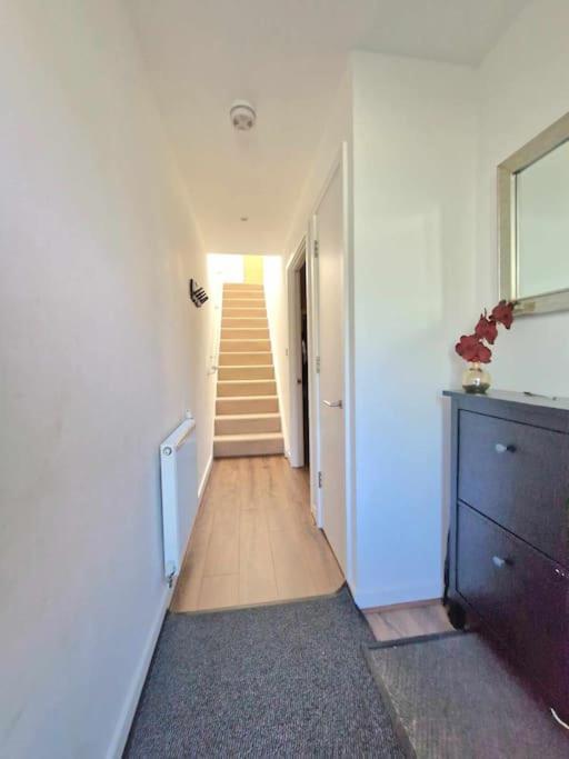 Explore London: 2 Bedroom House In Wood Green Eksteriør bilde