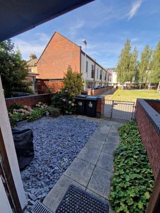 Explore London: 2 Bedroom House In Wood Green Eksteriør bilde