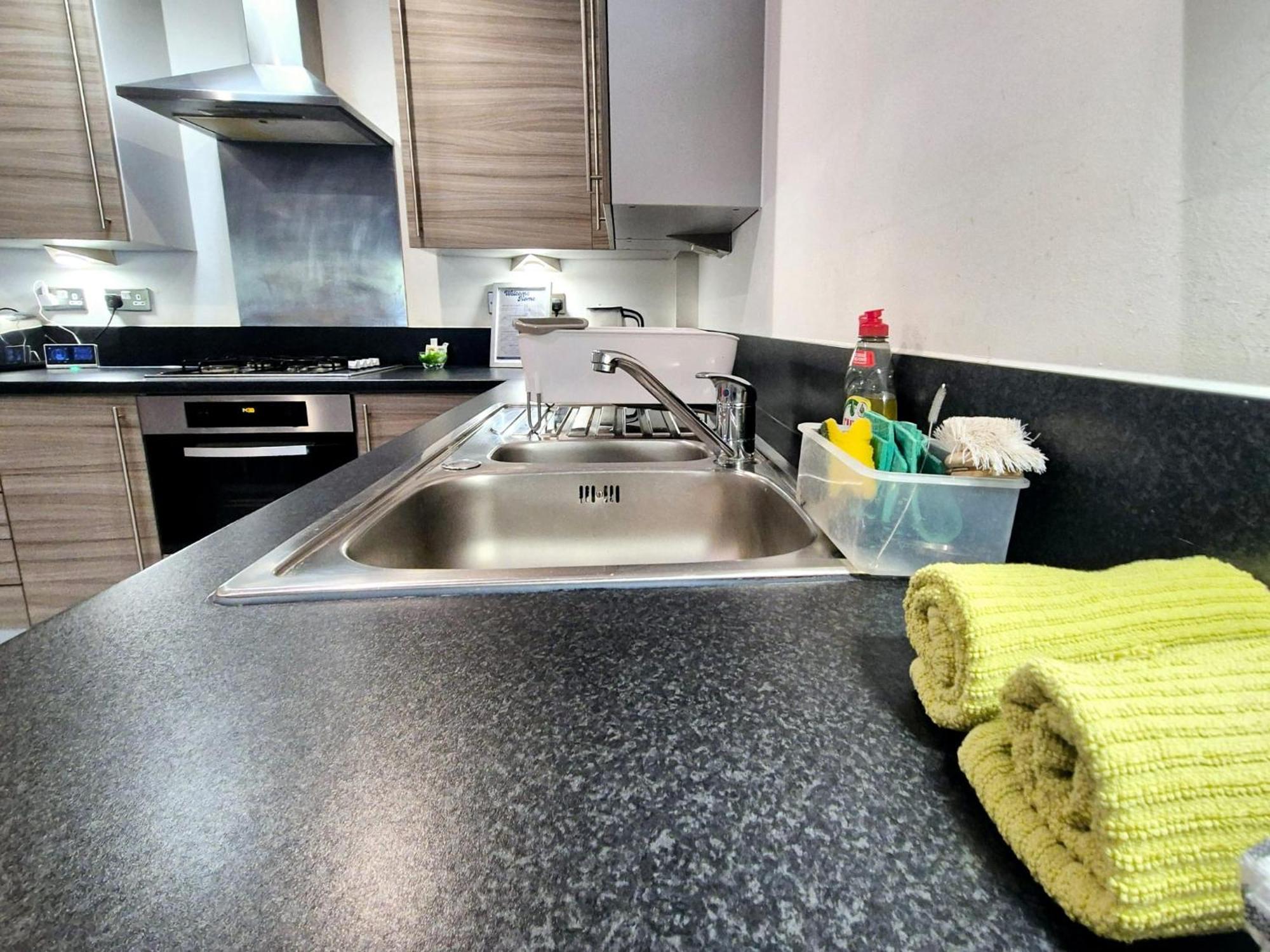 Explore London: 2 Bedroom House In Wood Green Eksteriør bilde