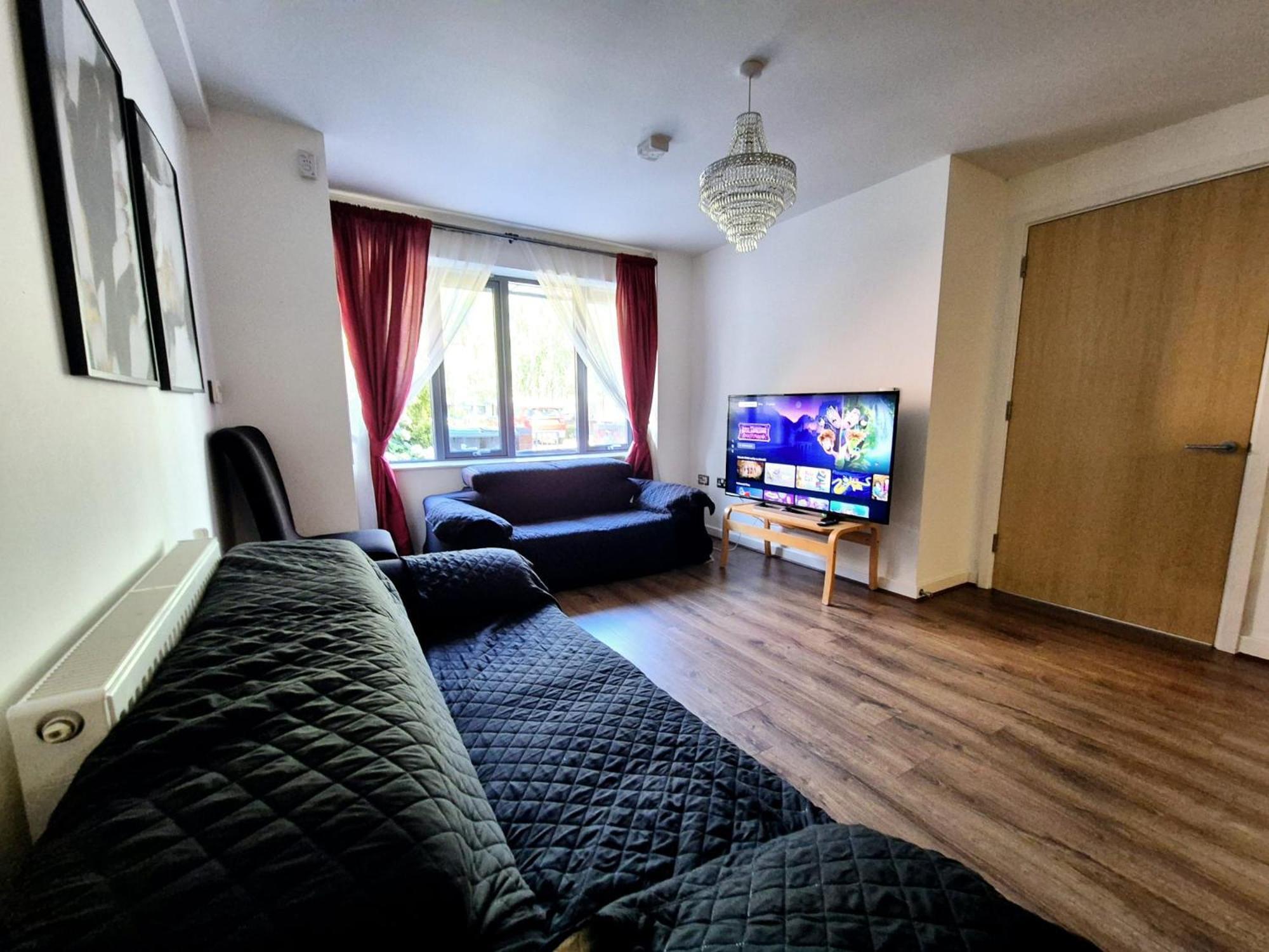 Explore London: 2 Bedroom House In Wood Green Eksteriør bilde