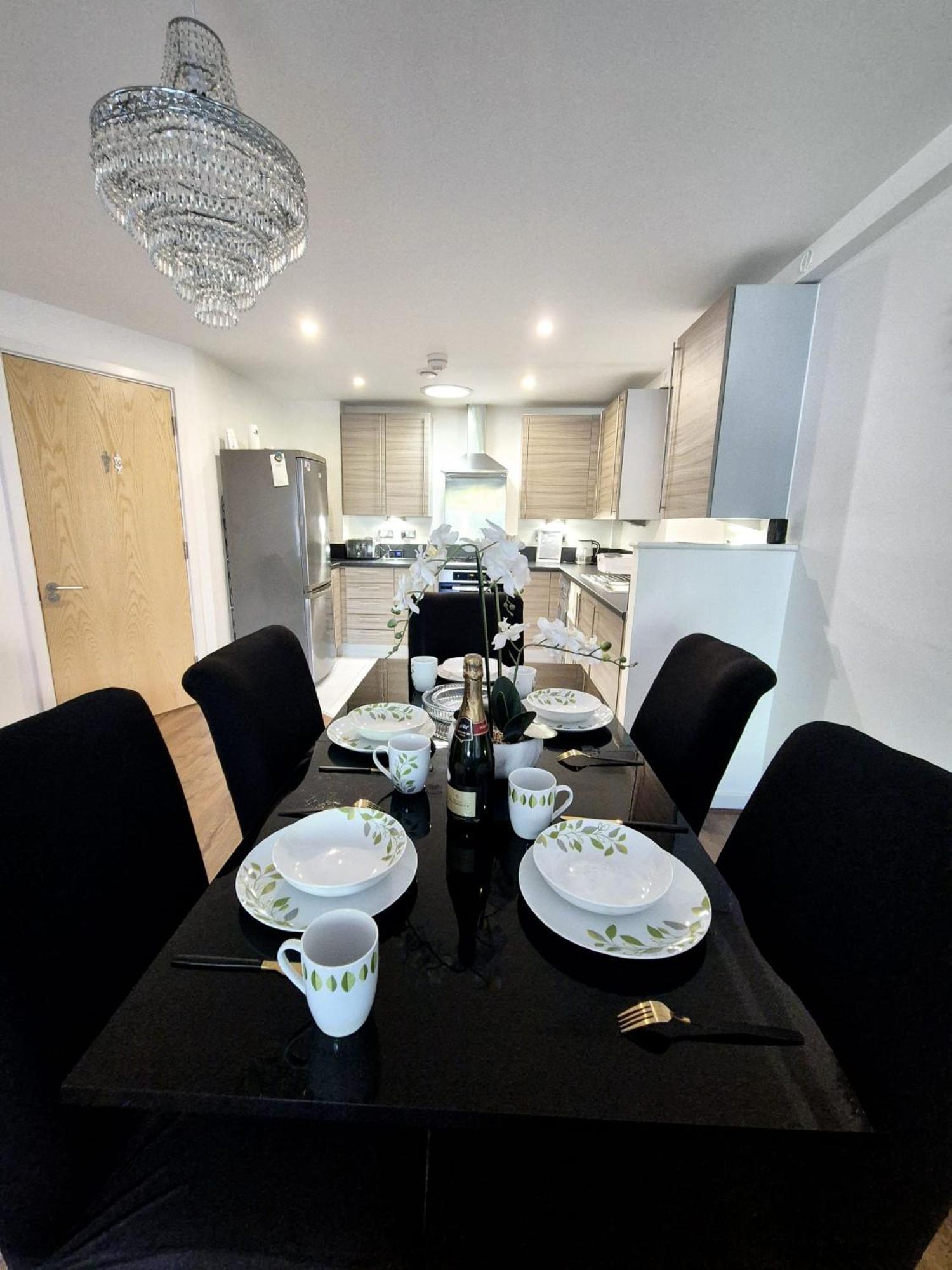 Explore London: 2 Bedroom House In Wood Green Eksteriør bilde