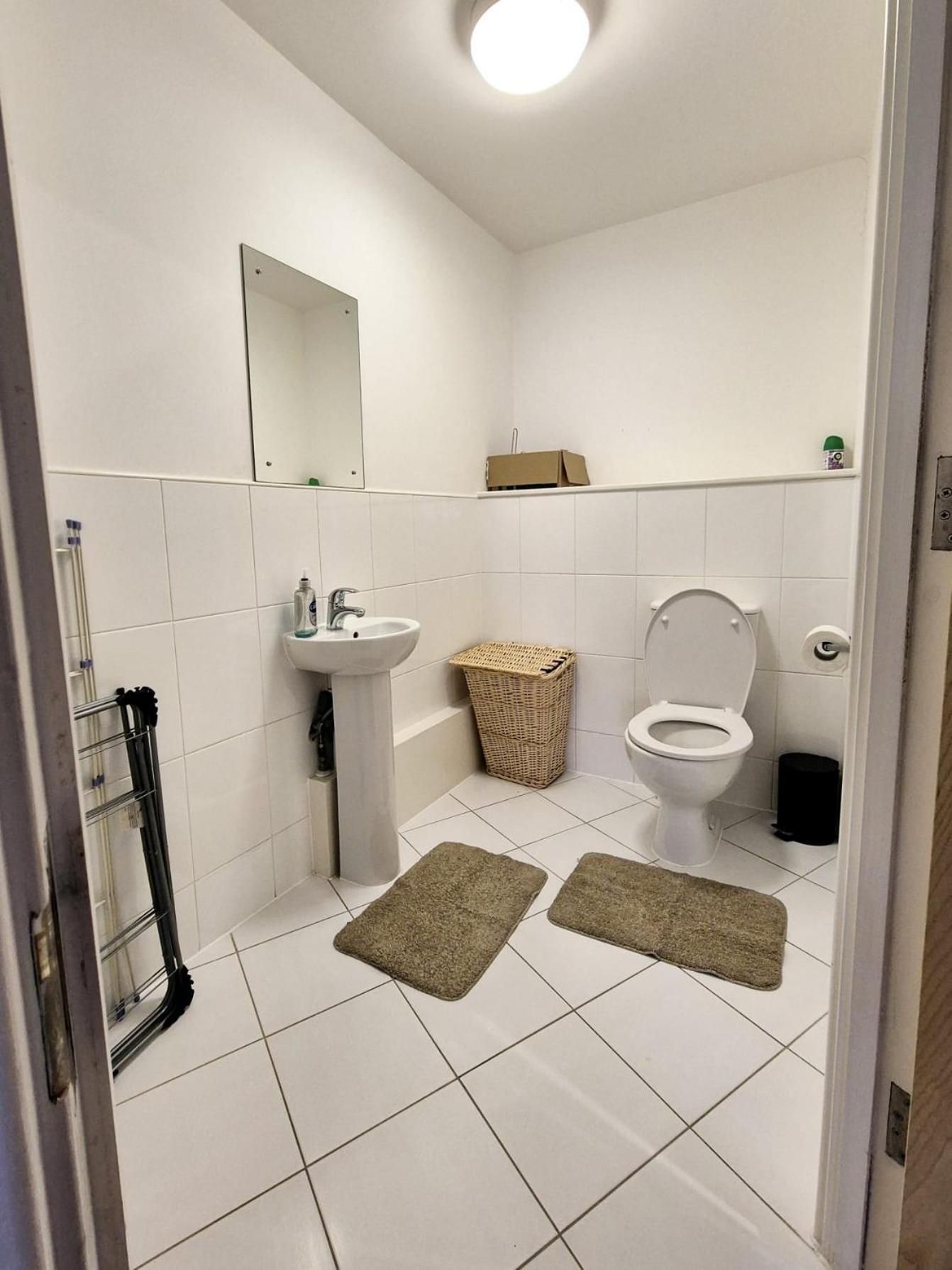 Explore London: 2 Bedroom House In Wood Green Eksteriør bilde