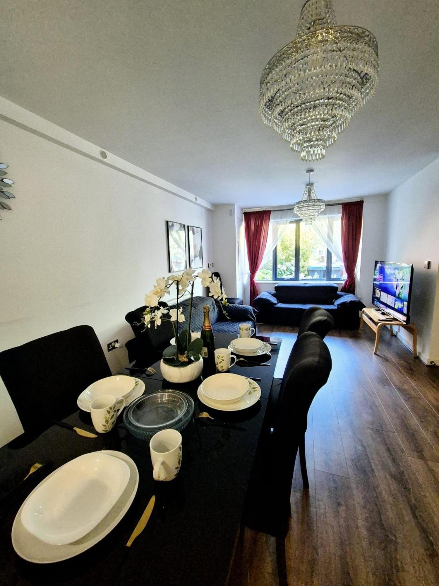 Explore London: 2 Bedroom House In Wood Green Eksteriør bilde